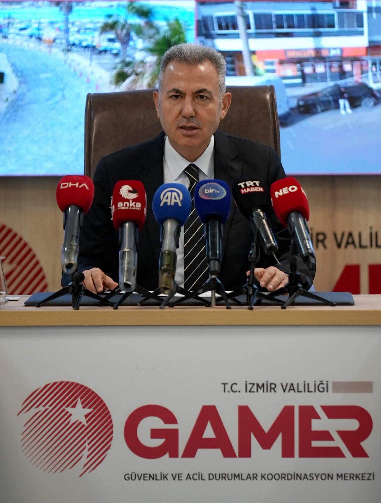 İZMİR (AA) – İzmir Valisi Süleyman Elban, yılbaşı gecesi 13
