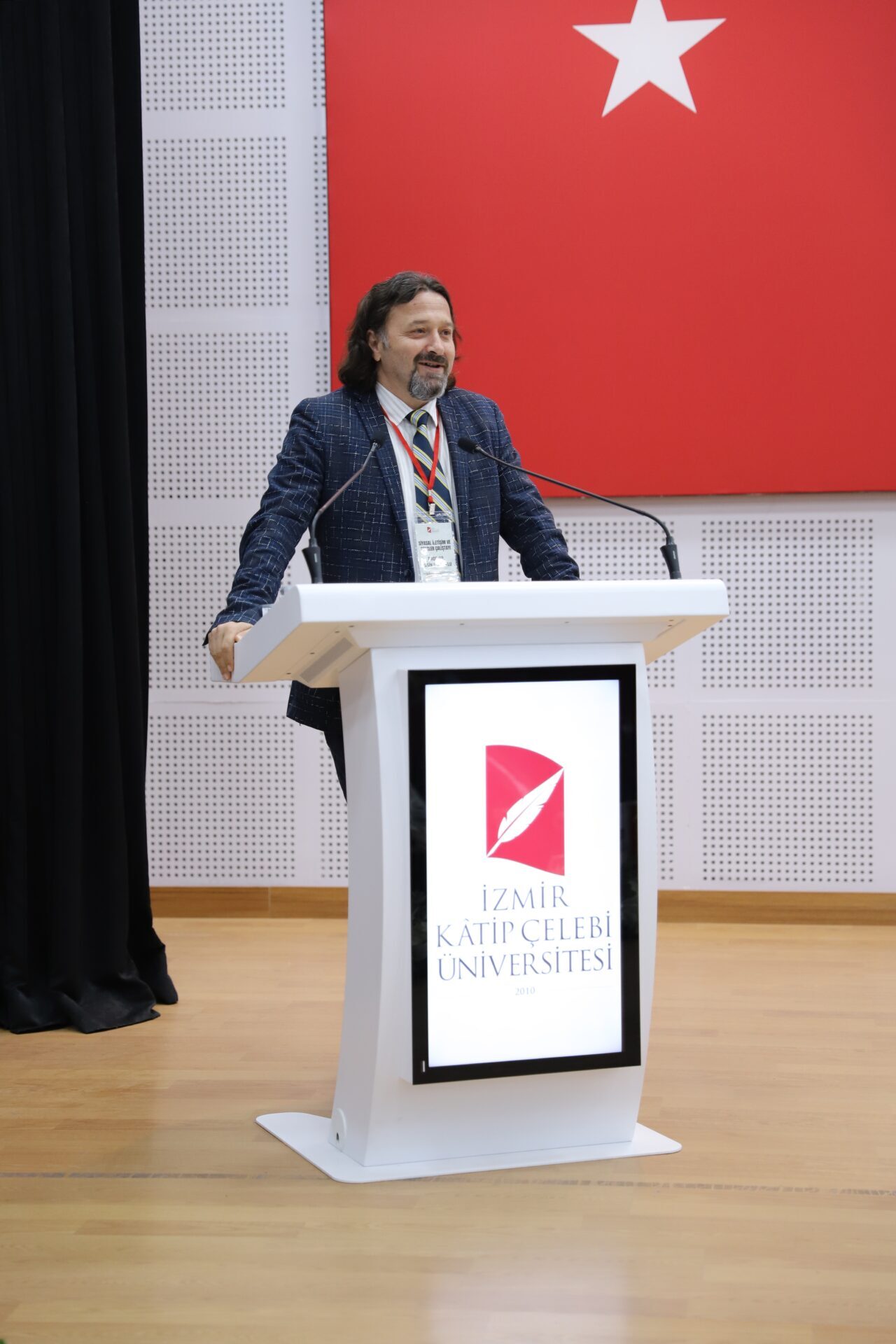 İZMİR (AA) – İzmir Katip Çelebi Üniversitesi'nde (İKÇÜ) "Siyasal İletişim