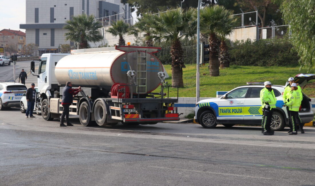 İZMİR (AA) – İzmir'in Bornova ilçesinde su tankeri ve 4