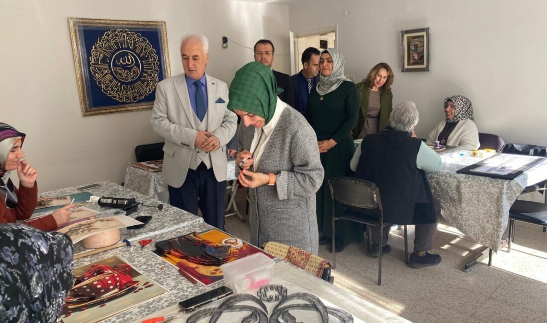 İZMİR (AA) – Kemalpaşa Halk Eğitimi Merkezi'nde yıl boyunca açılan