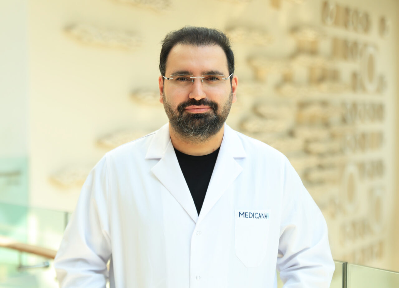 - Medicana International İstanbul Hastanesi Dermatoloji Uzmanı Prof. Dr. Ömer