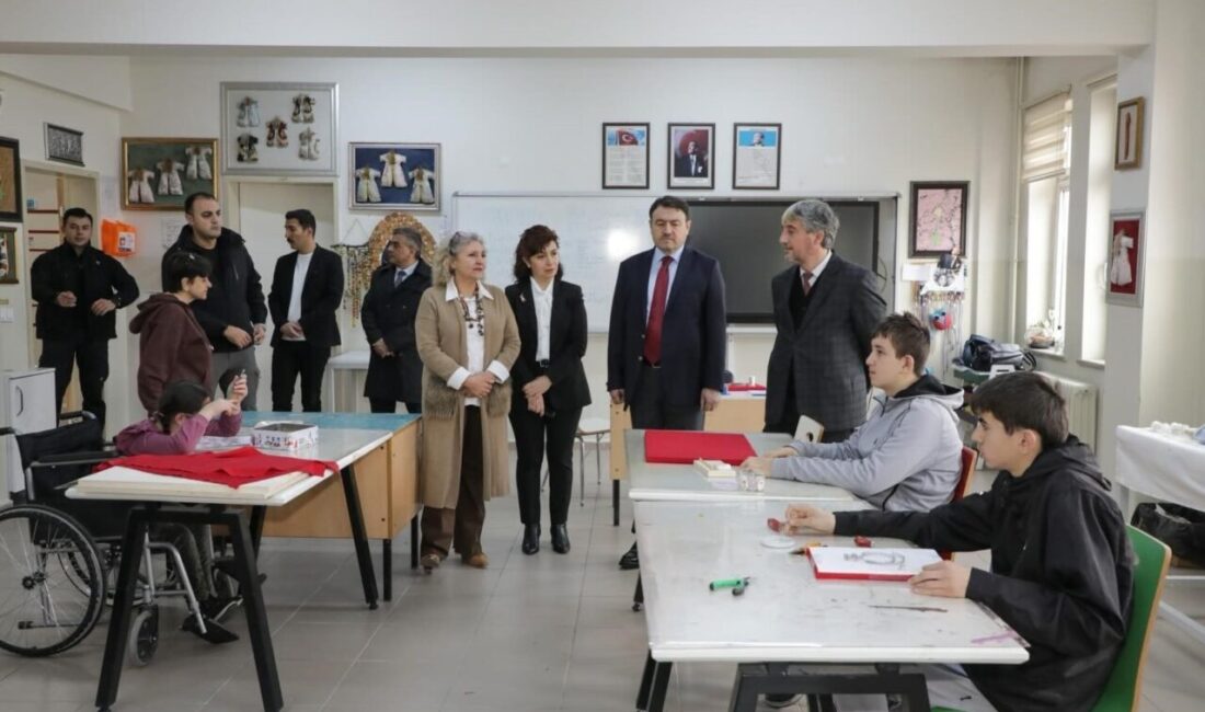 Kütahya Valisi Musa Işın, Bahattin Çini Özel Eğitim Meslek Okulu’nu