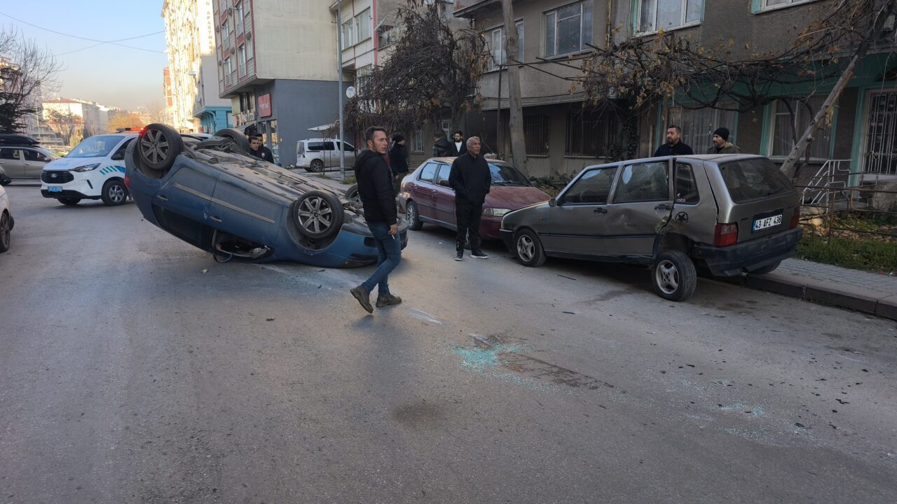 KÜTAHYA (AA) – Kütahya’da park halindeki bir araca çarptıktan sonra