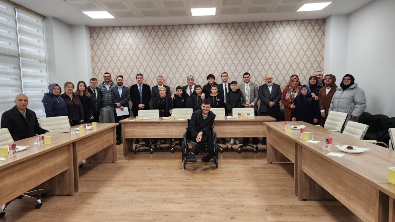 KÜTAHYA (AA) – Kütahya'daki bir okulda hazırlanan proje kapsamında temin