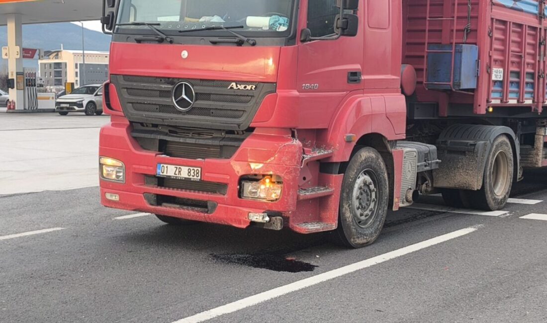 KÜTAHYA (AA) – Kütahya'da tıra çarparak devrilen otomobilin sürücüsü yaralandı.