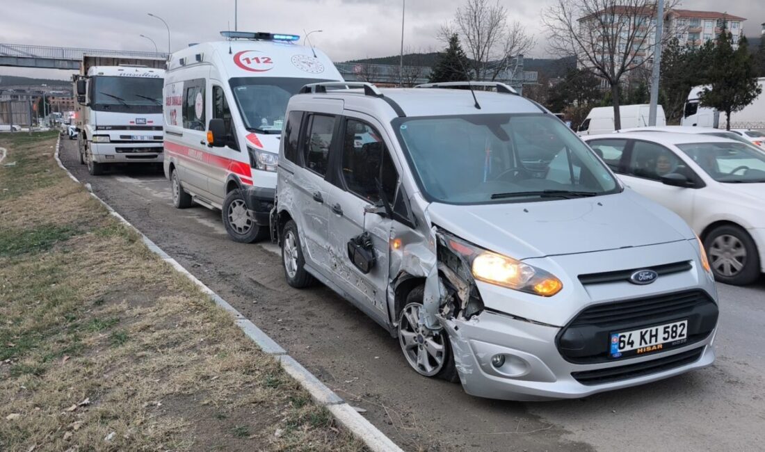KÜTAHYA (AA) – Kütahya'da 4 aracın karıştığı zincirleme trafik kazasında