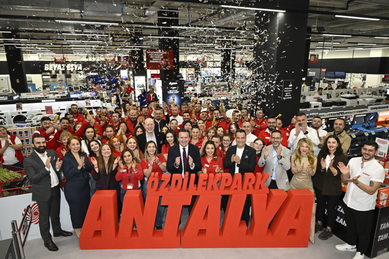 - MediaMarkt Türkiye CEO'su Hulusi Acar:
- "Çevrim içi kanallarımız ve