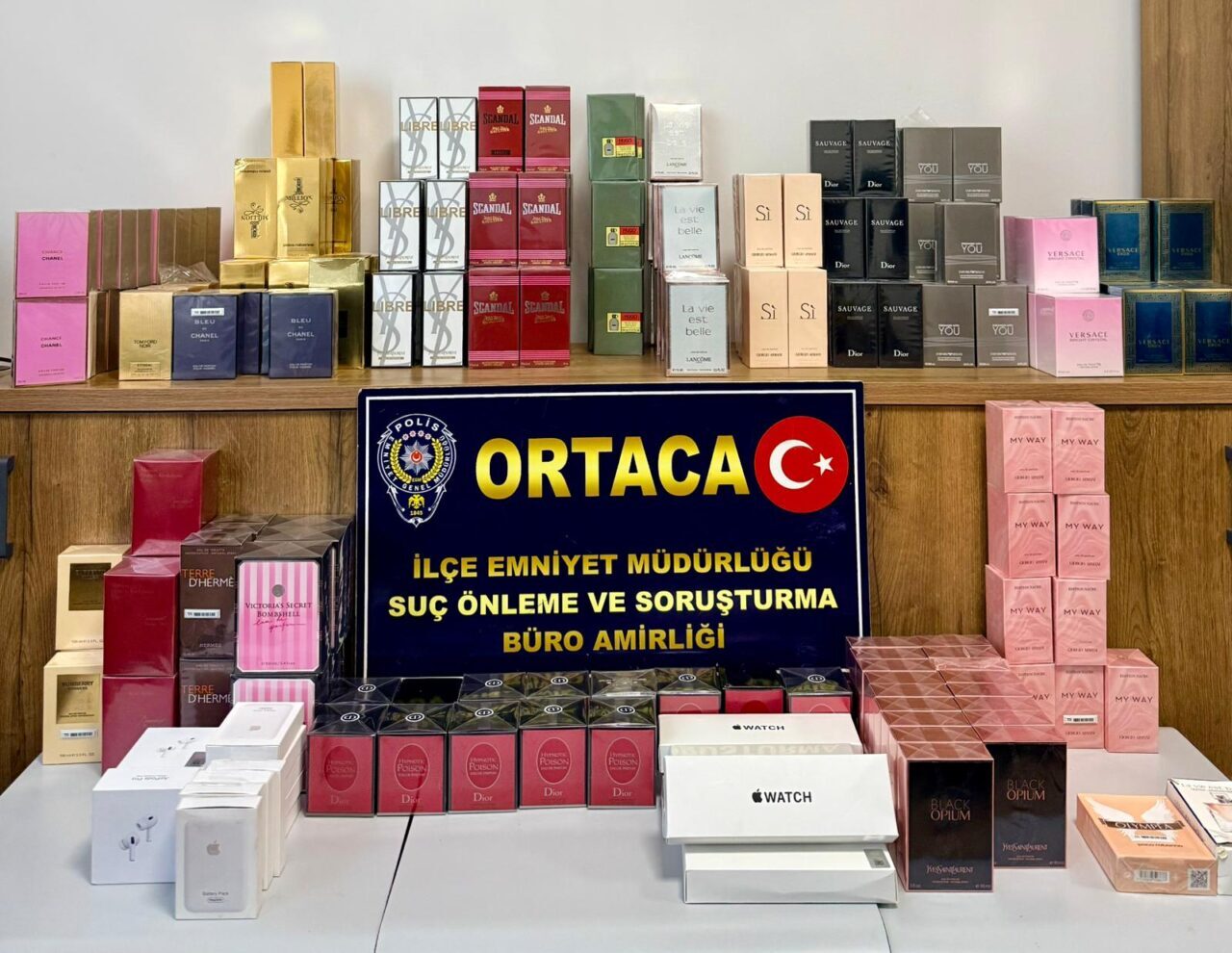 MUĞLA (AA) – Muğla'nın Ortaca ilçesinde düzenlenen kaçakçılık operasyonunda 3