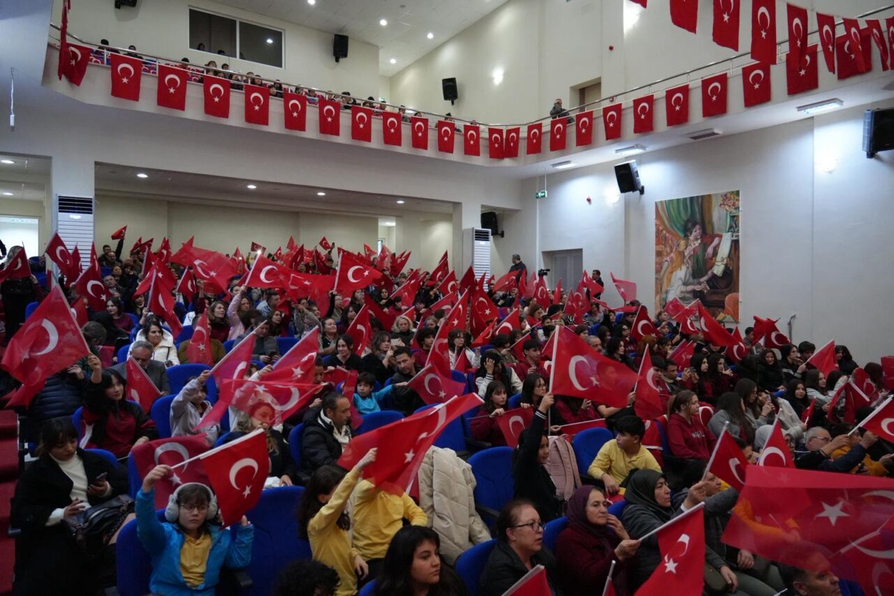 MUĞLA (AA) – Muğla'da, AK Parti İstanbul Milletvekili ve sanatçı
