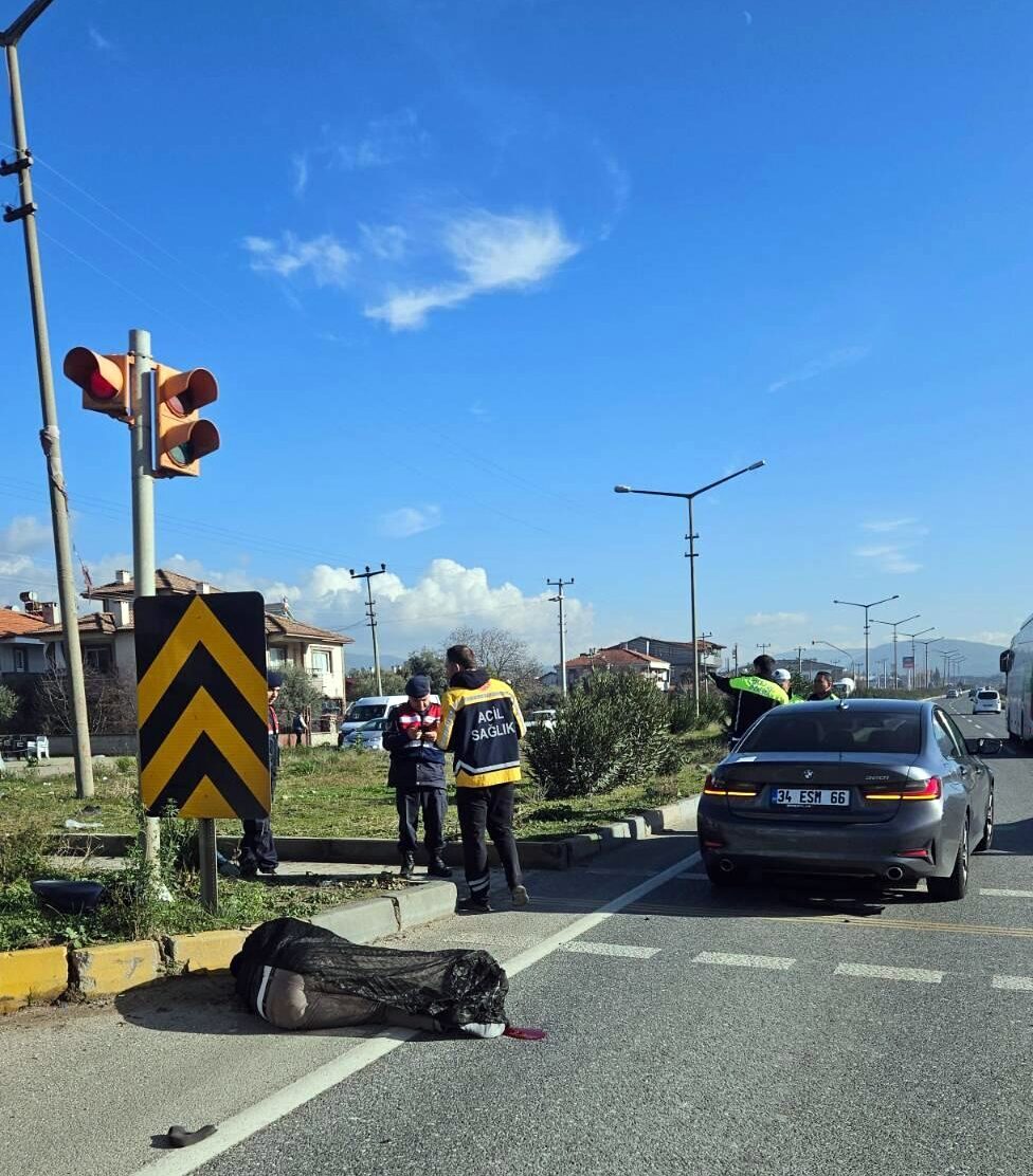 MUĞLA (AA) – Muğla'nın Menteşe ilçesinde otomobille çarpışan motosikletin sürücüsü