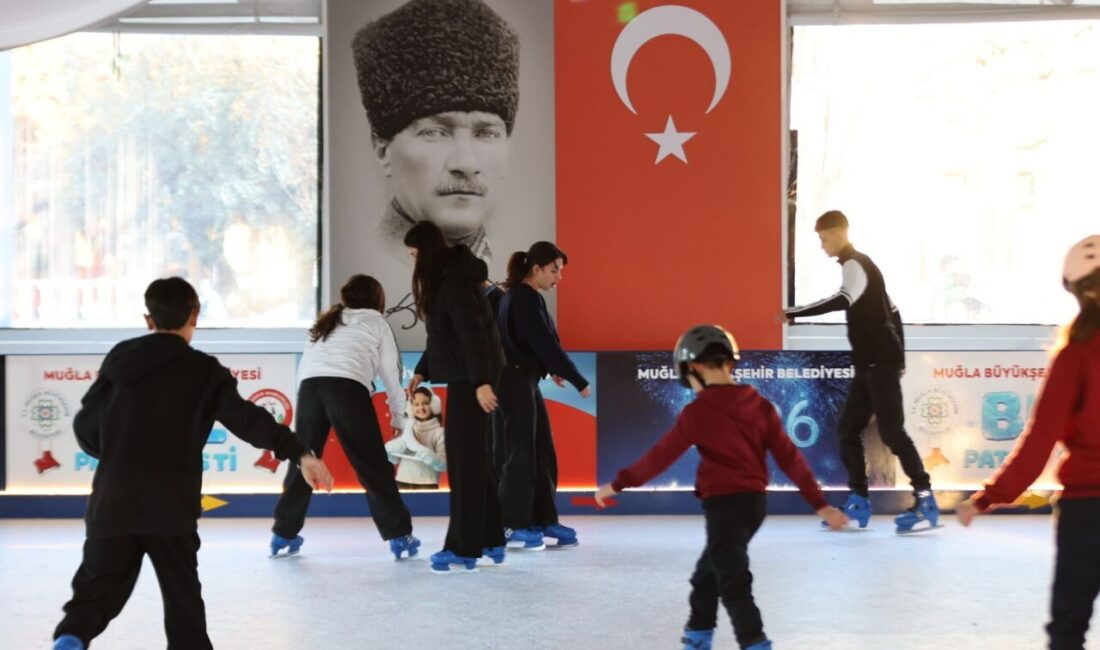 MUĞLA (AA) – Muğla'da, Büyükşehir Belediyesince Menteşe ilçesi Kent Meydanı'na