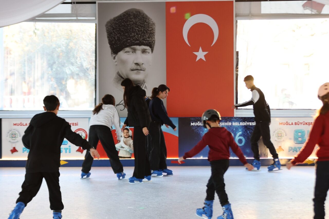 MUĞLA (AA) – Muğla'da, Büyükşehir Belediyesince Menteşe ilçesi Kent Meydanı'na