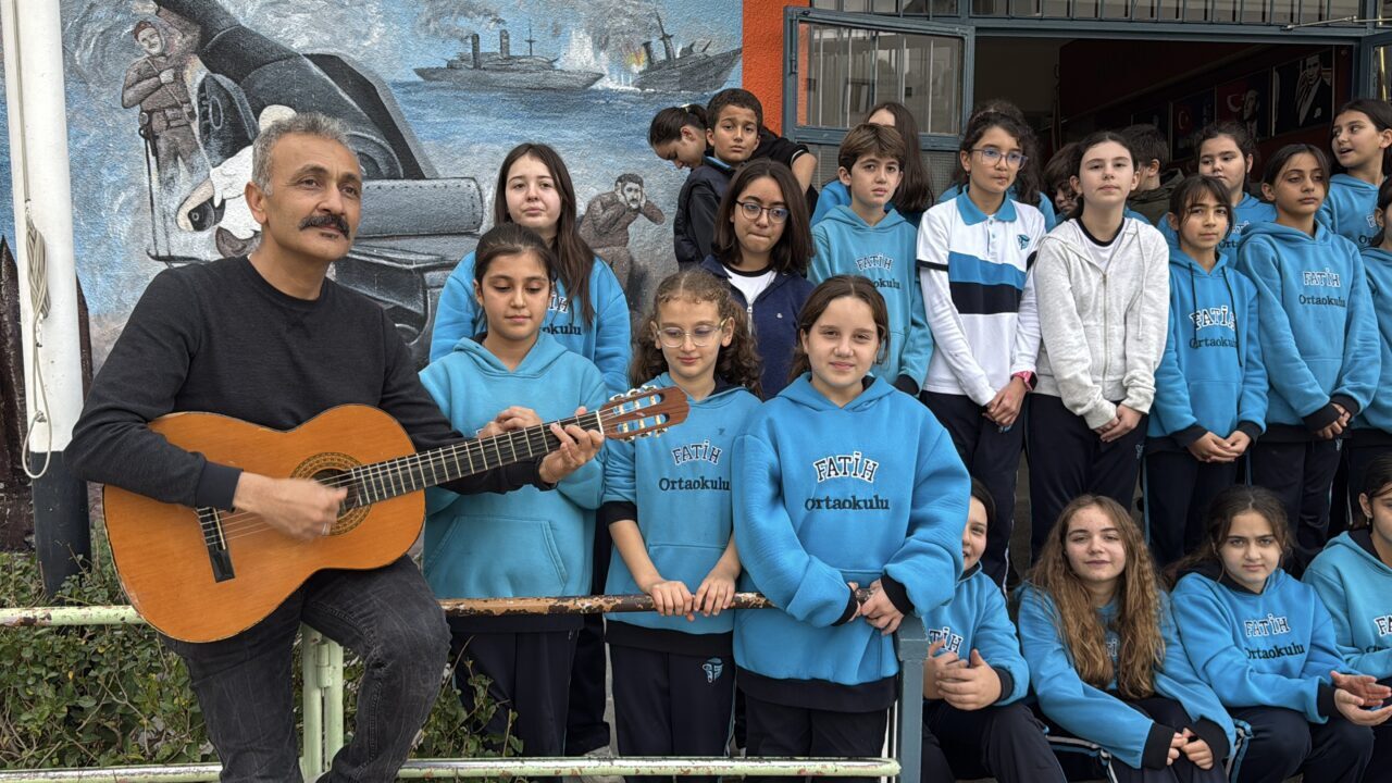 - İzmir'in Tire ilçesinde görevli öğretmen Berkant Koşar:
- "Organ bağışının
