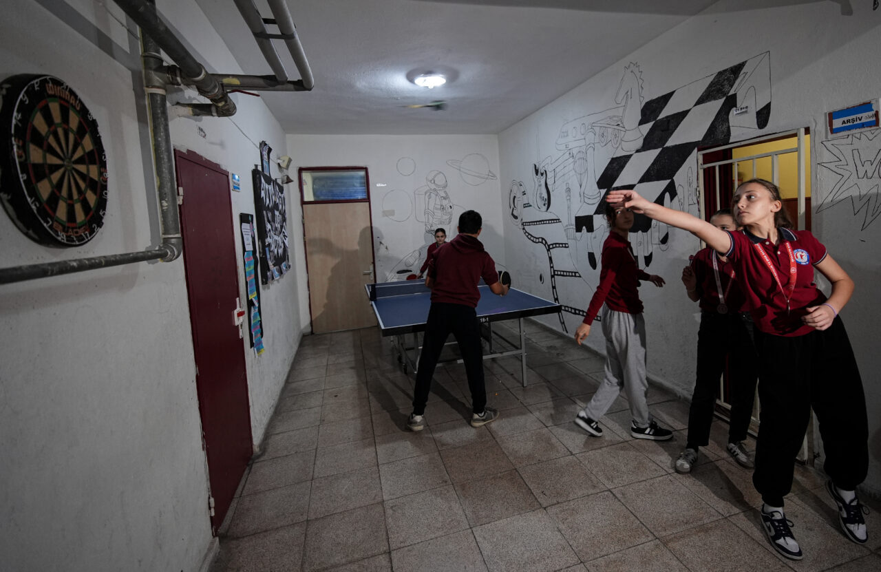 - İzmir'de bir ortaokulda ders saatleri dışında gerçekleştirilen sanat, kültür