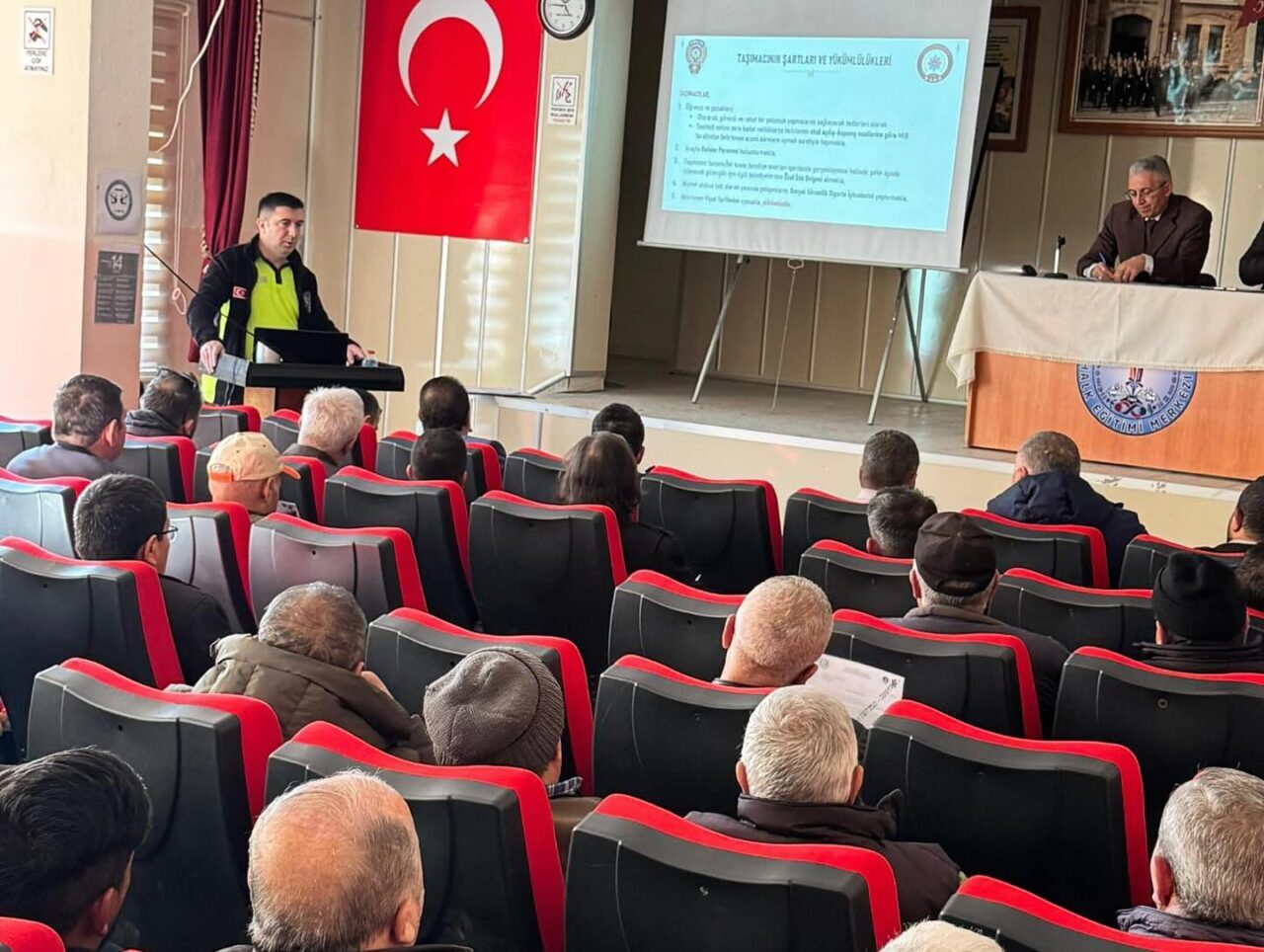 AFYONKARAHİSAR (AA) – Afyonkarahisar'ın Sandıklı ilçesinde okul servis sürücülerine yönelik
