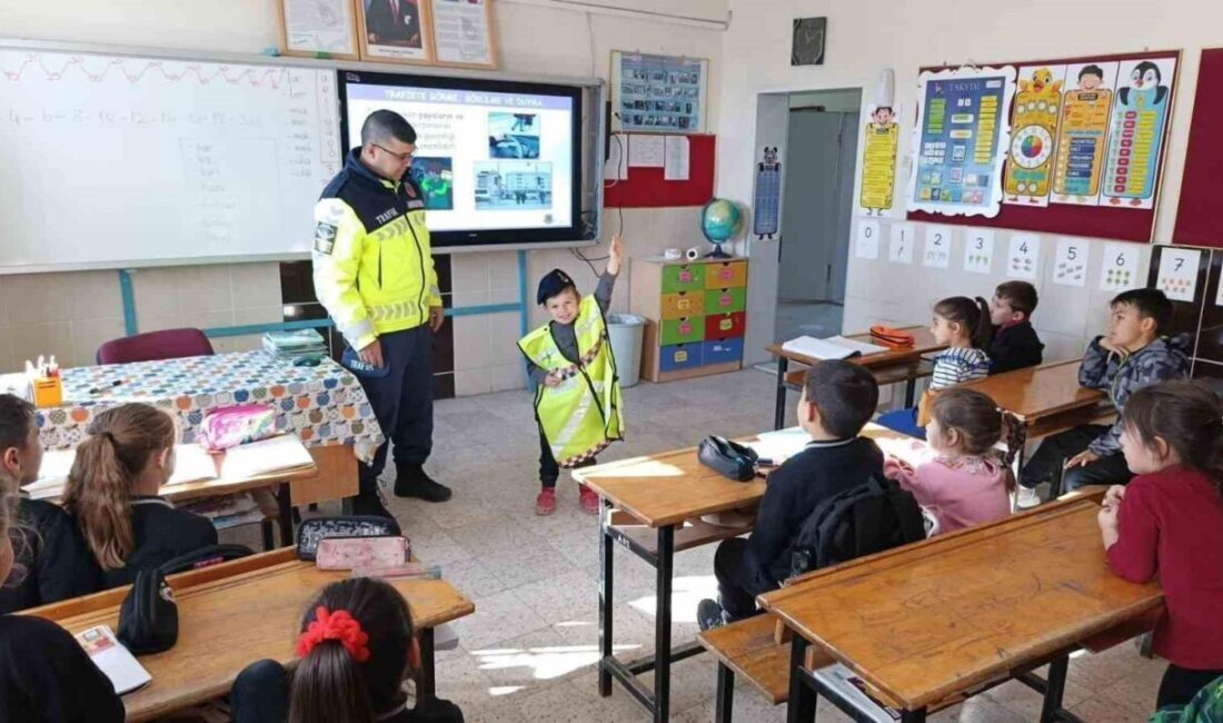Kütahya’nın Tavşanlı ilçesinde öğrencilere yönelik trafik eğitimi gerçekleştirildi. Tavşanlı İlçe