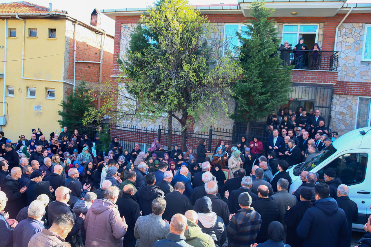 - Cenaze törenine Enerji ve Tabii Kaynaklar Bakanı Alparslan Bayraktar