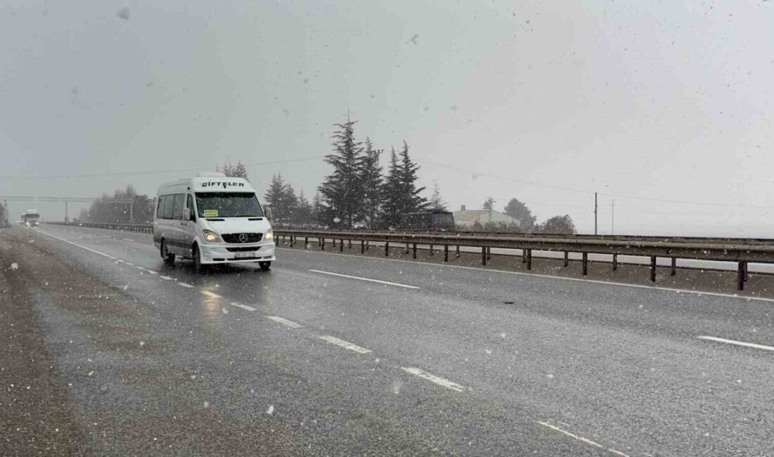 Eskişehir-Ankara kara yolun aniden bastıran yoğun tipi ve sisin etkisi