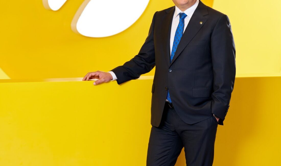 - Turkcell Satıştan Sorumlu Genel Müdür Yardımcısı Kadri Özdal:
- "Kullanıcılarımız,
