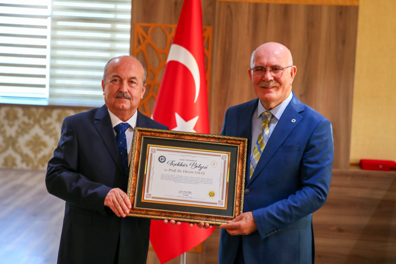 UŞAK (AA) – Uşak Üniversitesi Rektörlüğüne atanan Prof. Dr. Ahmet