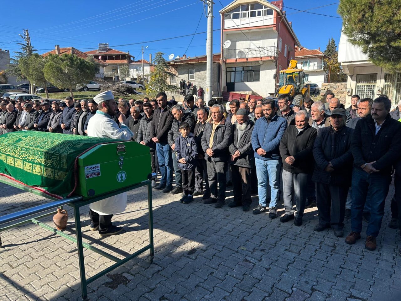 UŞAK (AA) – Uşak’ın Eşme ilçesinde yolun karşısına geçmeye çalıştıkları
