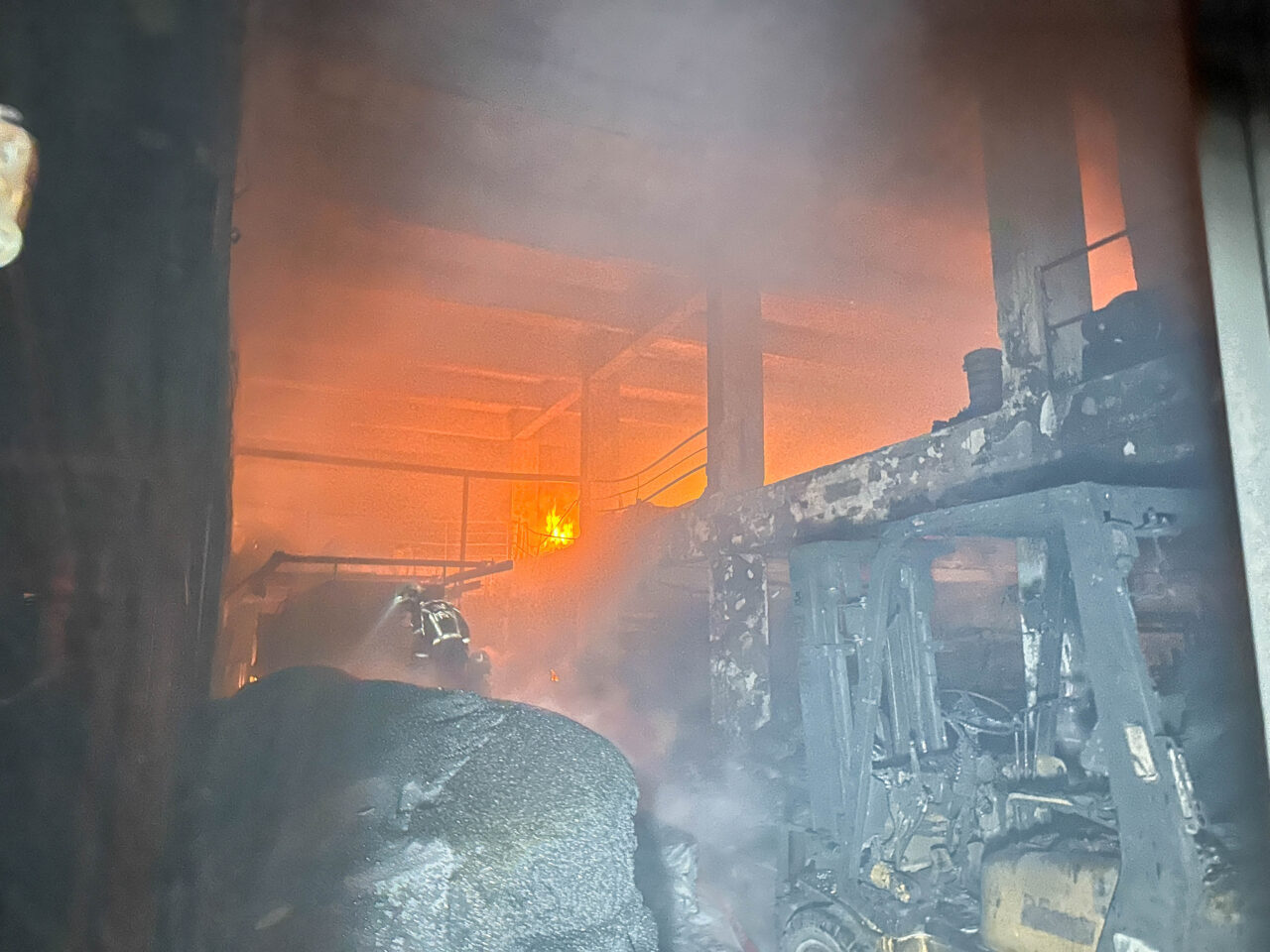 UŞAK (AA) – Uşak'ta plastik poşet üretimi yapan fabrikada çıkan