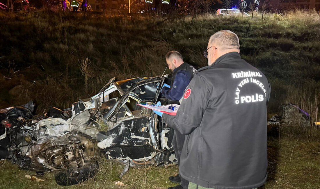 UŞAK (AA) – Uşak'ta otomobilin şarampole devrilmesi sonucu 2 kişi