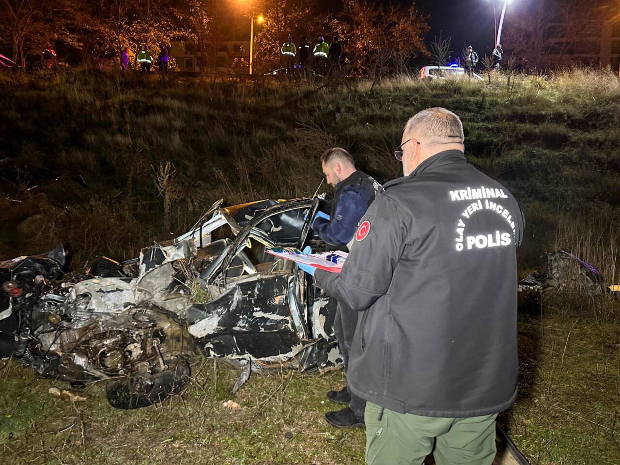 UŞAK (AA) – Uşak'ta otomobilin şarampole devrilmesi sonucu 2 kişi