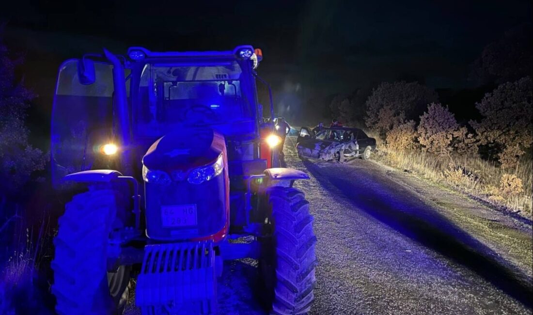 UŞAK (AA) – Uşak'ın Ulubey ilçesinde traktör ile çarpışan otomobildeki