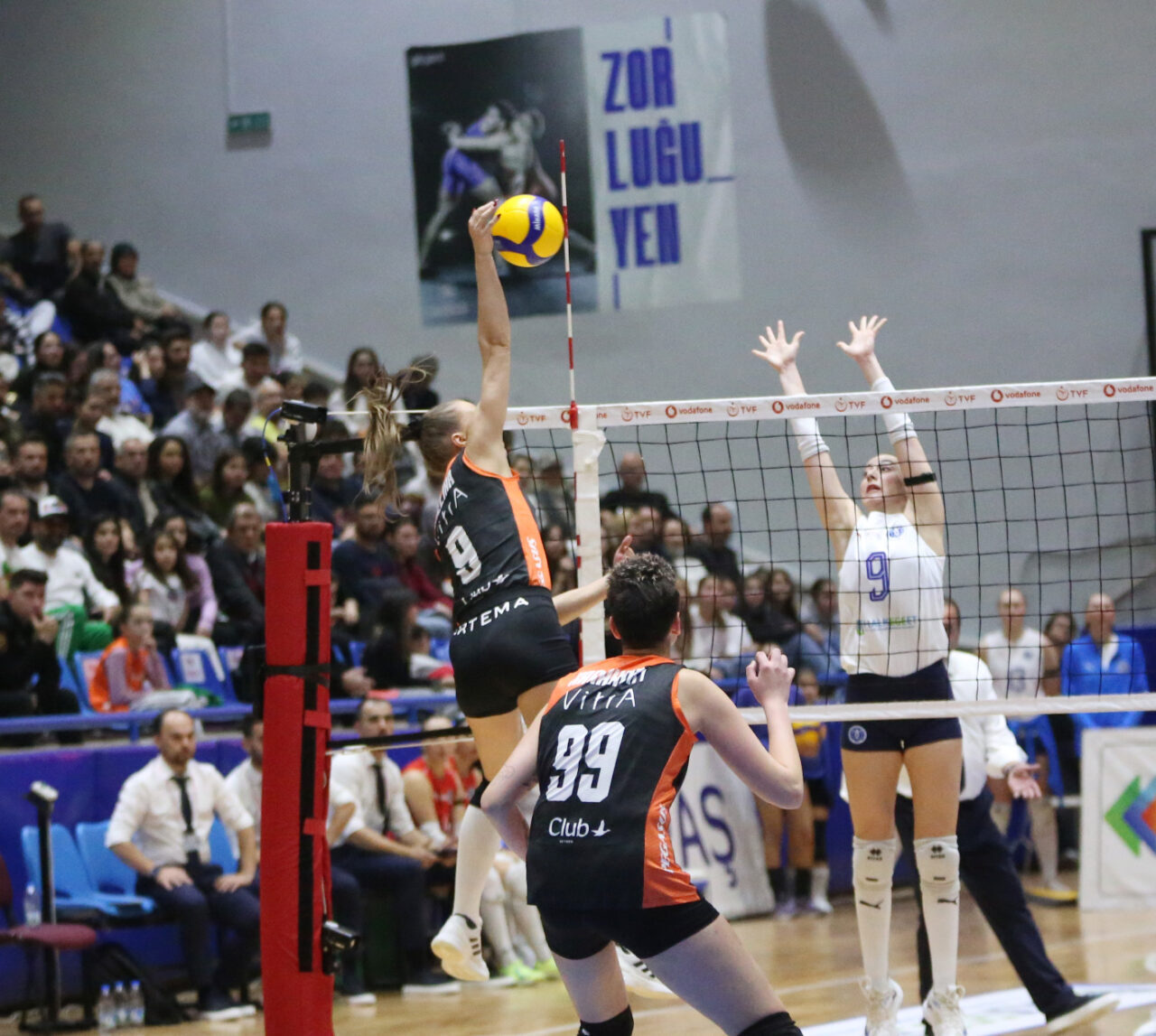 - Aydın Büyükşehir Belediyespor: 0 - Eczacıbaşı Dynavit: 3