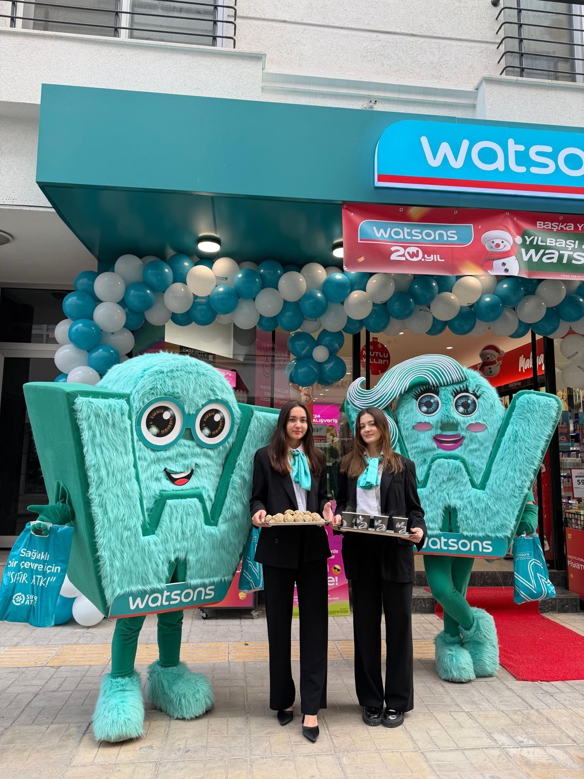 - Watsons Türkiye Genel Müdürü Mete Yurddaş:
- "Bu yeni mağazamız,