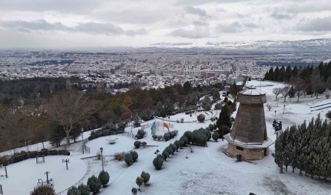 Eskişehir’de yılın son günü yağmaya başlayan kar kenti beyaza bürürken,