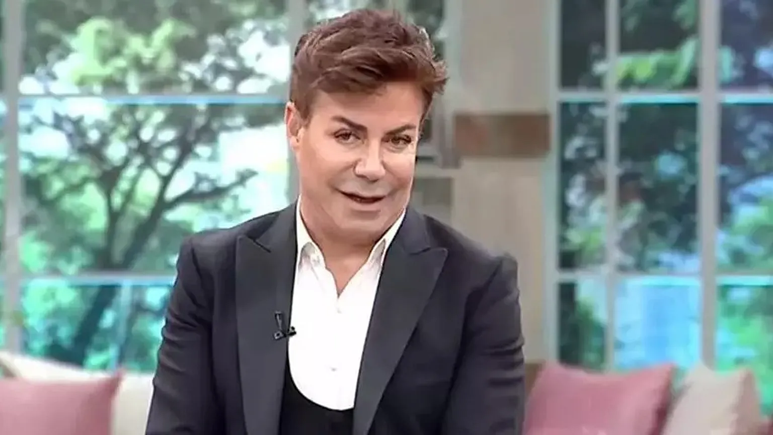 Eğlence dünyasının sevilen ismi, şarkıcı ve sunucu Fatih Ürek, yaklaşık