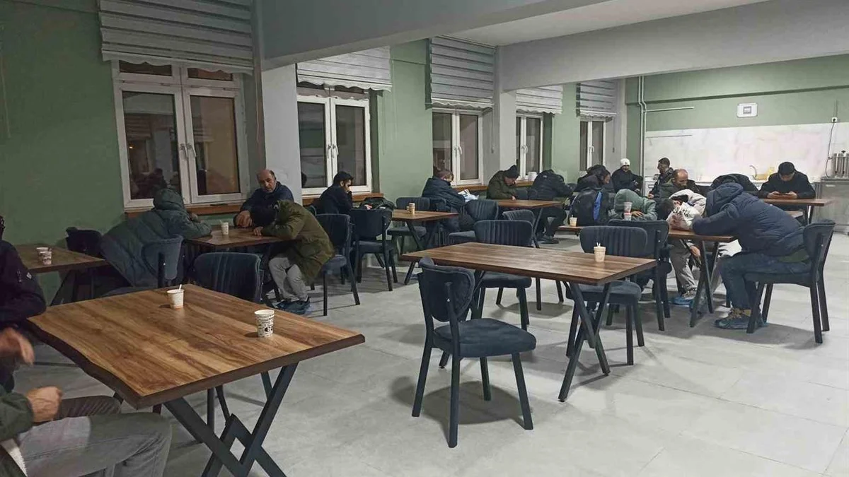 Sivas bu gece beyaz felaketi yaşadı! Dondurucu soğuk ve şiddetli
