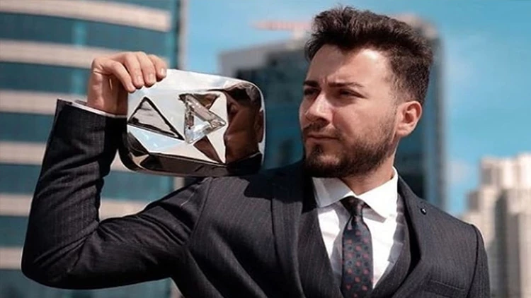 YouTube Türkiye'nin en büyük içerik üreticilerinden Enes Batur, aylardır süren