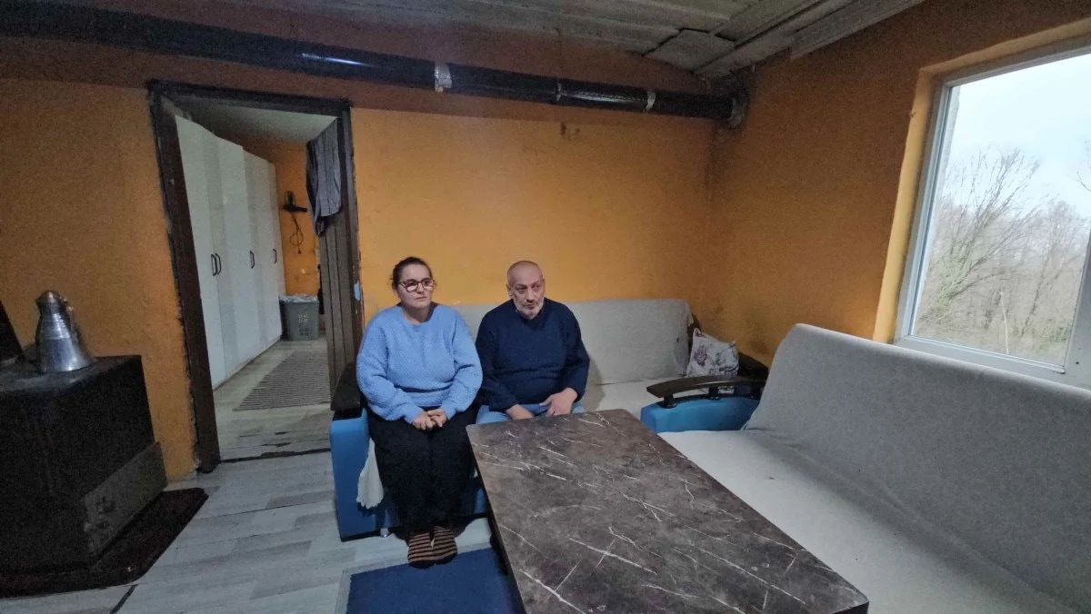 Zonguldak'ın dondurucu kış şartlarında, derme çatma bir evde şizofreni hastası