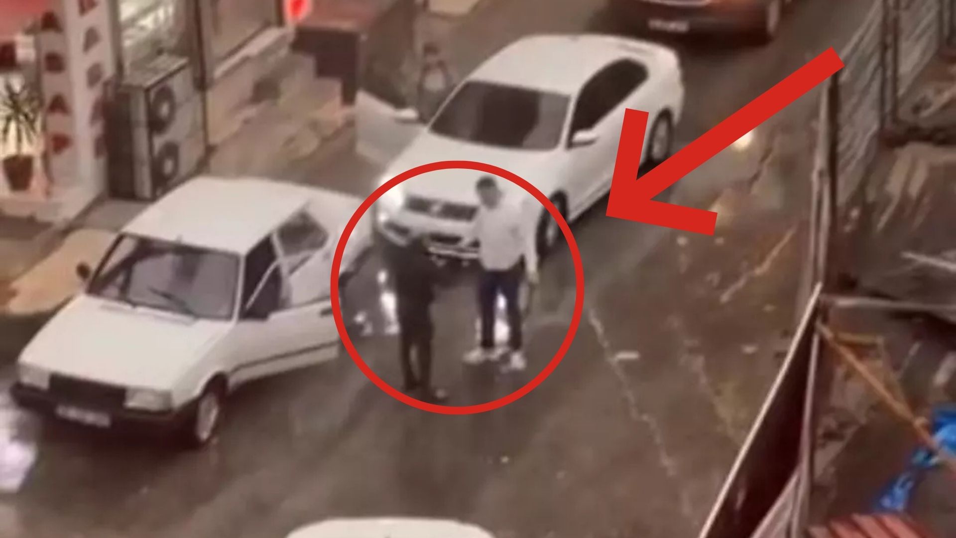 İzmir Karabağlar’da kan donduran bir trafik kavgası yaşandı! İşte sokak