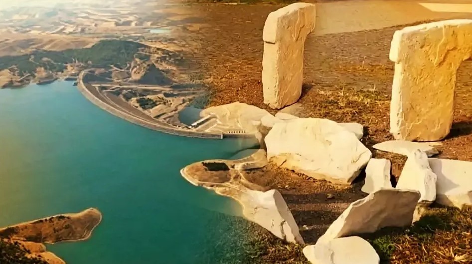 Adıyaman’daki Atatürk Barajı’nda su seviyesinin düşmesiyle, Neolitik döneme uzanabileceği değerlendirilen