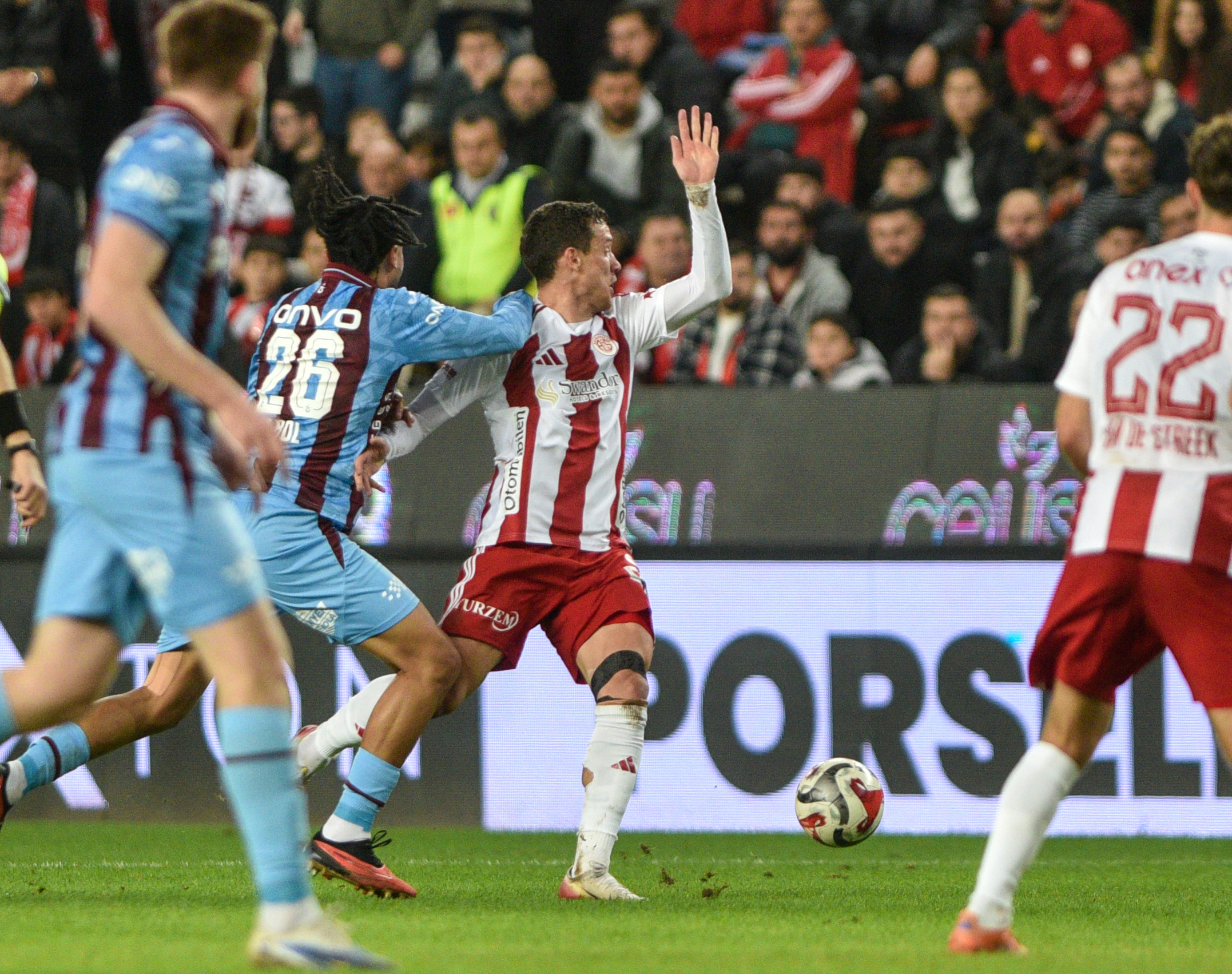 Süper Lig’in 20’nci haftasında Antalyaspor, sahasında Trabzonspor’u ağırladı. Karşılaşma Van