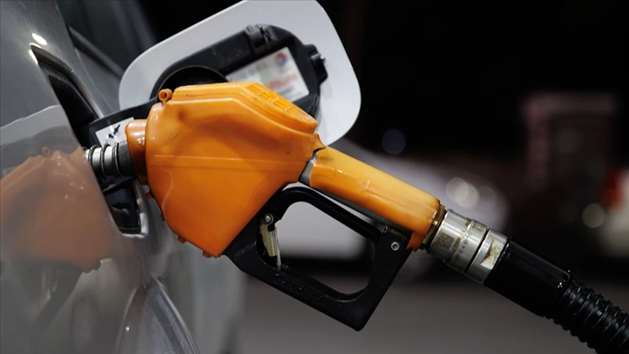 Döviz kurundaki dalgalanma ve küresel petrol piyasalarındaki hareketlilik akaryakıt fiyatlarını