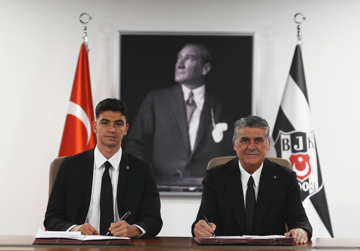 Süper Lig temsilcisi Beşiktaş, bonservisi İngiltere Premier Lig ekibi Aston