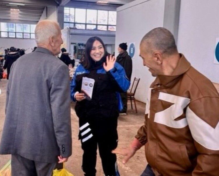 Bilecik’te kapalı pazarda vatandaşlara dolandırıcılık uyarısı kapsamında bilgilendirme yapıldı. Bilecik