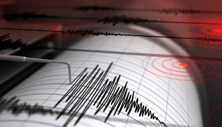 Balıkesir’in Sındırgı ilçesinde gece saatlerinde 4.4 büyüklüğünde deprem meydana geldi.