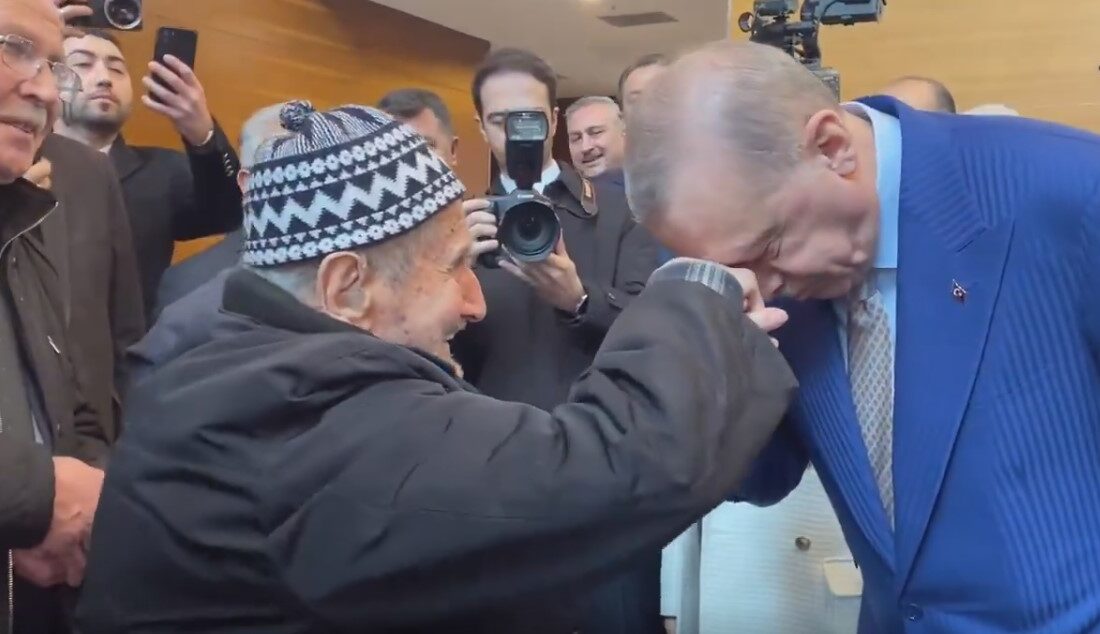 Cumhurbaşkanı Recep Tayyip Erdoğan, AK Parti MYK toplantısı öncesinde kendisini