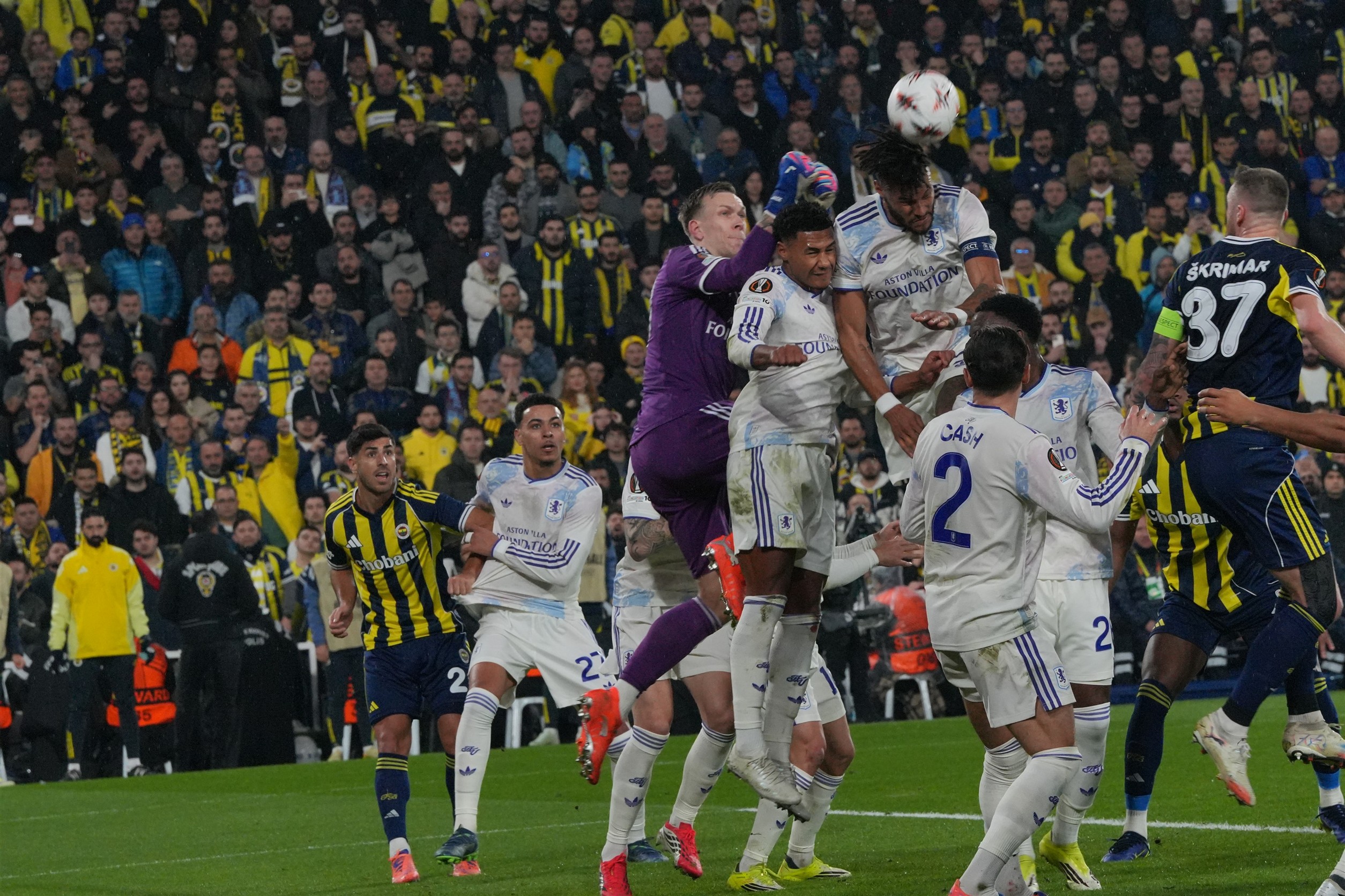 Fenerbahçe, UEFA Avrupa Ligi 7’nci hafta maçında sahasında Aston Villa’ya
