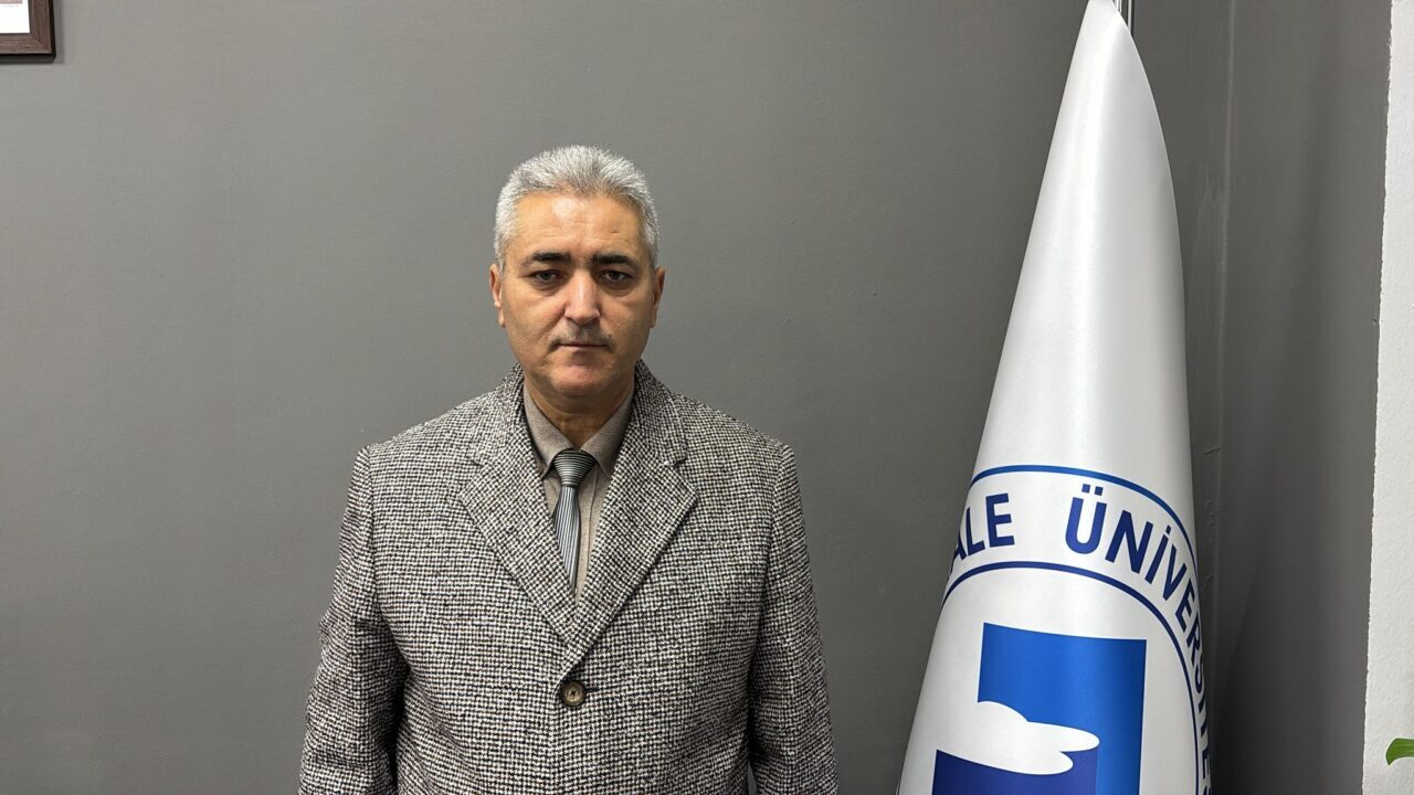 - Deniz Kaplumbağaları Araştırma Kurtarma ve Rehabilitasyon Merkezi Müdürü Prof.