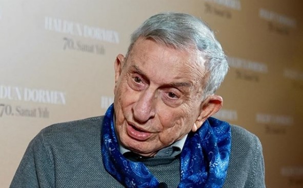 Enfeksiyon nedeniyle hastanede tedavi gören 97 yaşındaki tiyatro sanatçısı Haldun