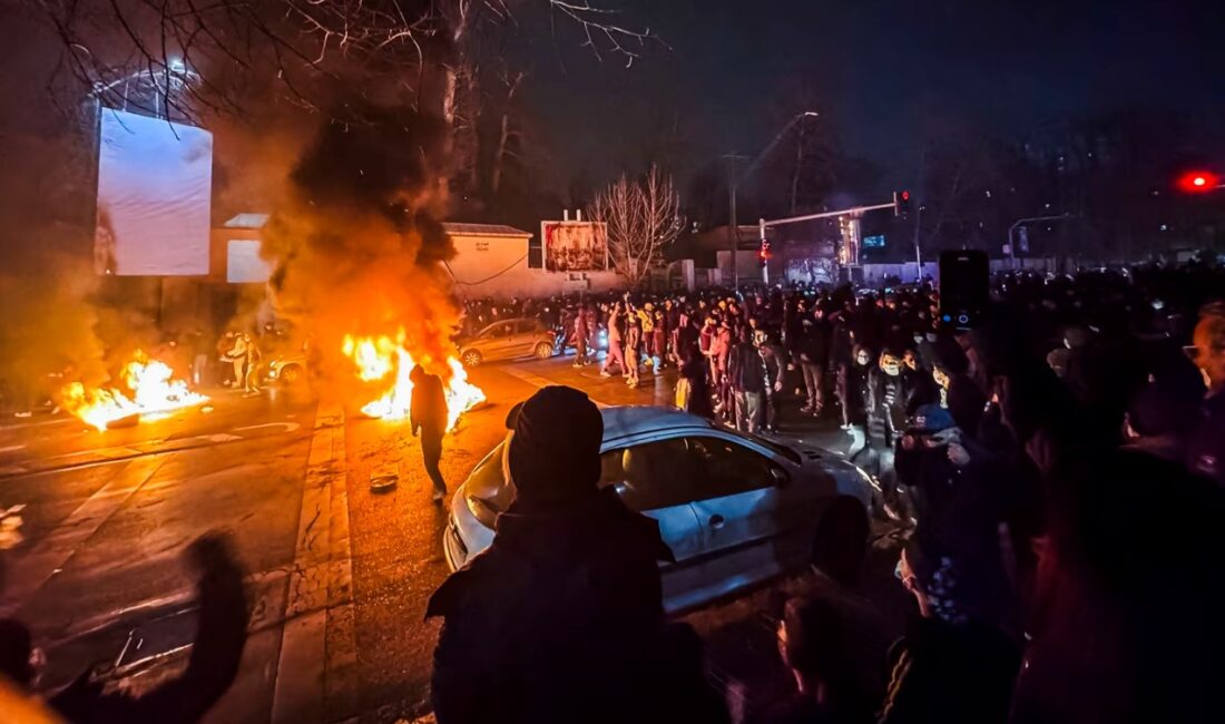 İran’da ekonomik kriz sonrası başlayan protestolar sürerken Trump yönetimi Tahran’a