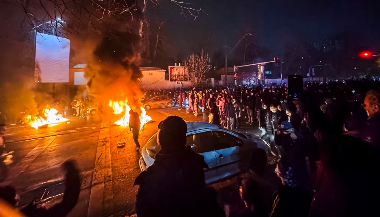 İran’da ekonomik kriz sonrası başlayan protestolar sürerken Trump yönetimi Tahran’a