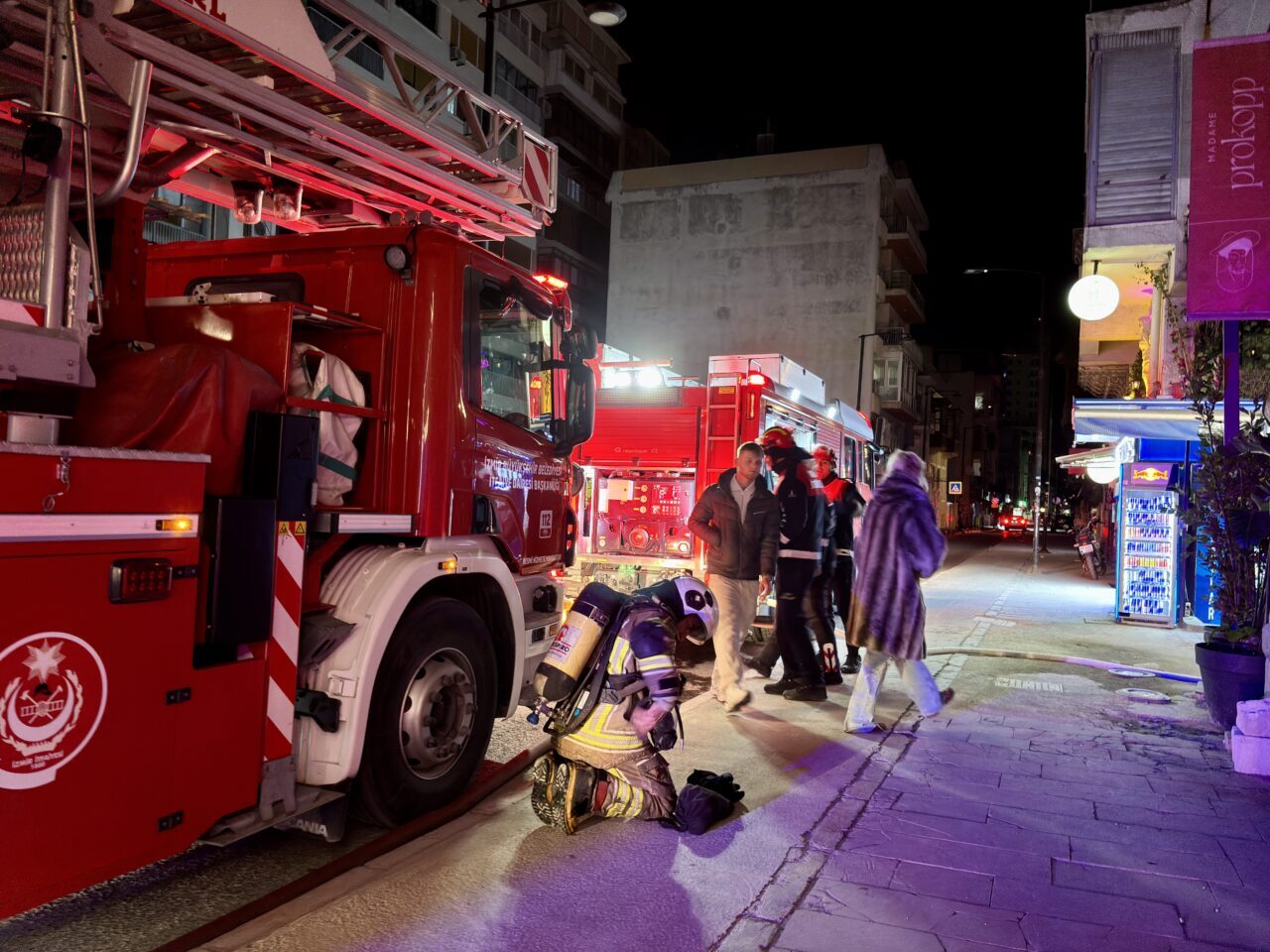 İZMİR (AA) – İzmir'in Konak ilçesinde iki katlı iş yerinin